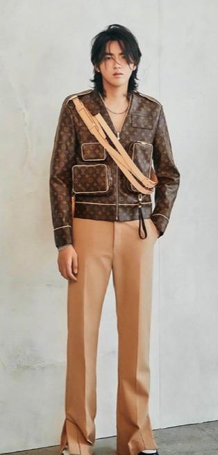 lv最新款皮衣女士,lv最新款皮衣