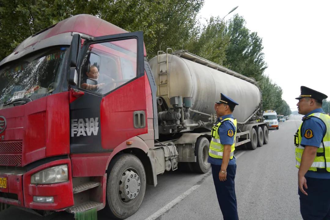 主动担当作为全面打赢创城攻坚战,精准施策靶向发力创城