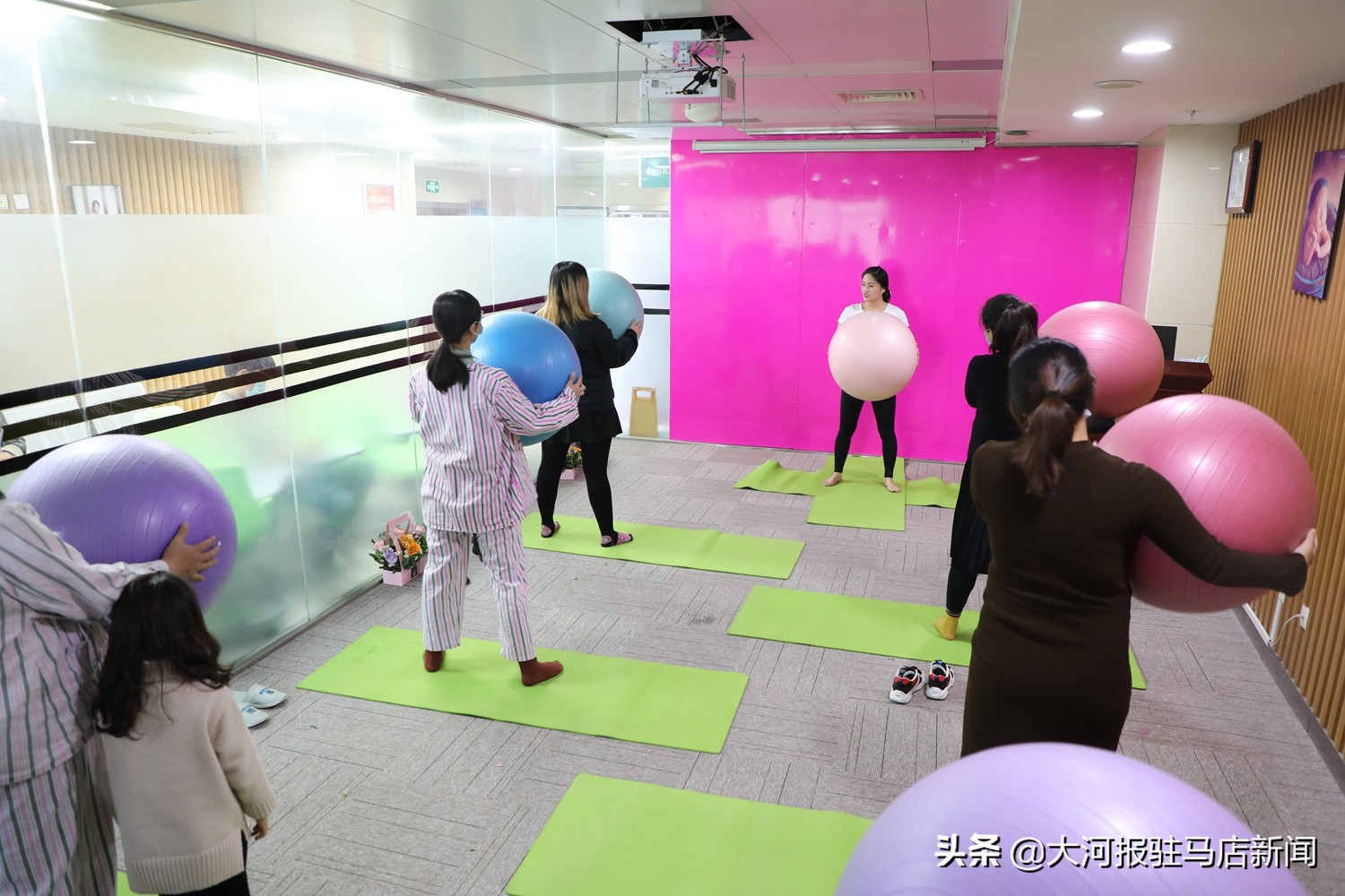 孕妇学校关爱孕妈妈让未来更健康,孕妇学校育儿班