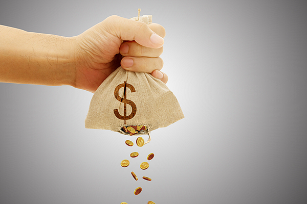 为什么银行工作人员要你办信用卡,为何银行工作人员要你办手机银行