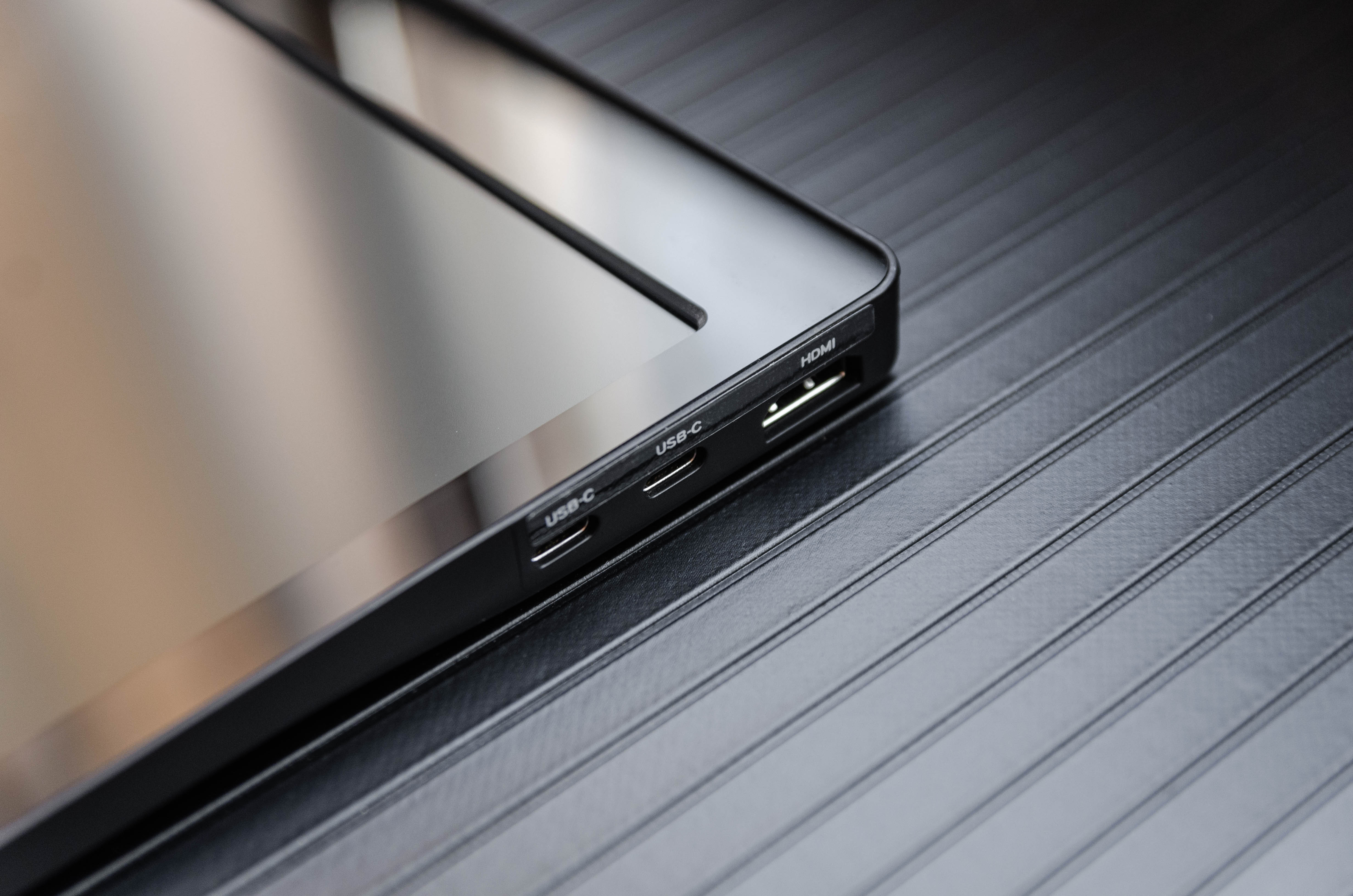 不要NUC、Mini-STX，一部手机+便携屏完成极致口袋办公