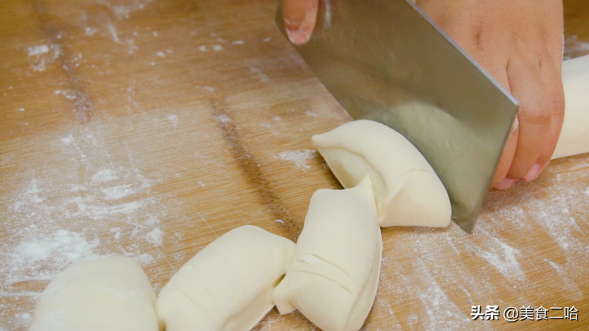 家常发面糖饼怎么做又软又好吃,烫面小糖饼家庭怎么做酥脆松软