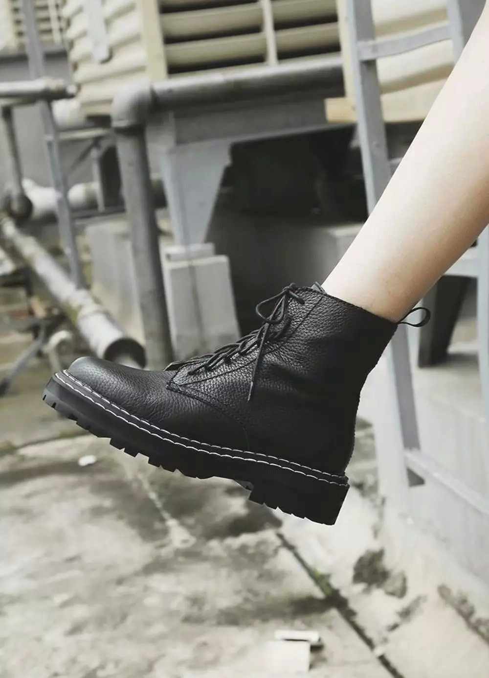 一点也不热,酷妹的马丁靴里都有空调