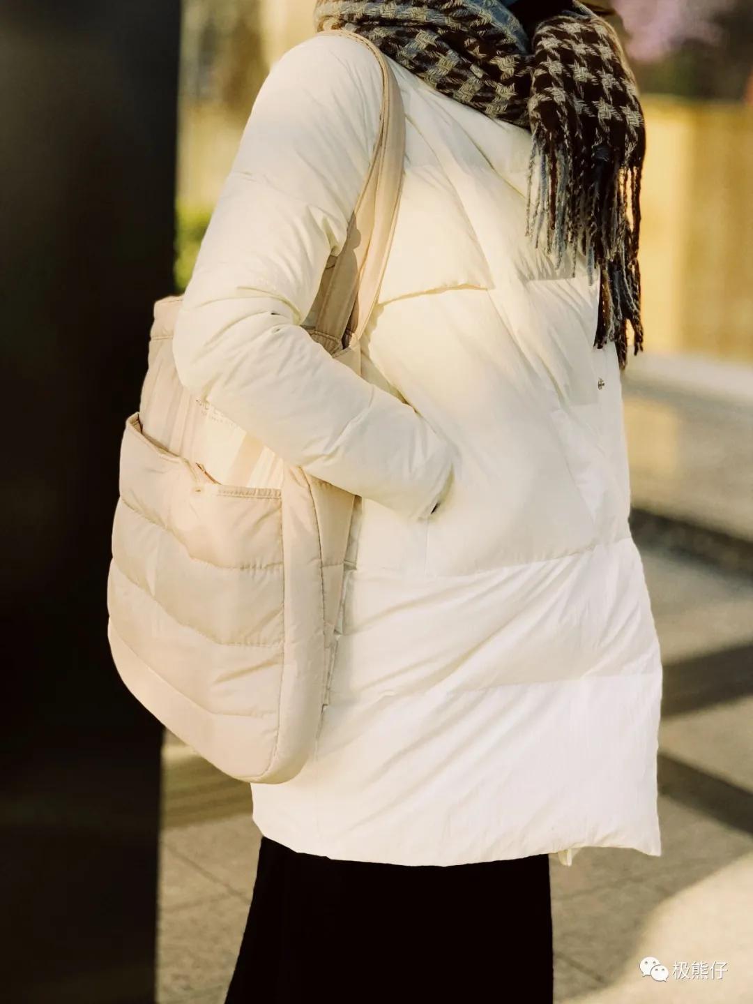 今天背什么｜魔都的“欧洲小镇”上，女神们都背什么包*过包**节呢？