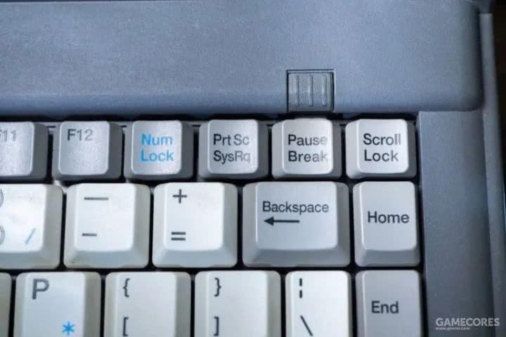 一百多块买个26年前的笔记本，我改了改，还能上网