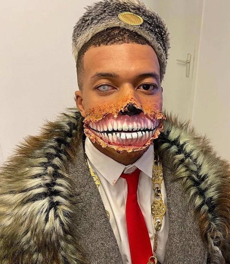 23位足球明星过万圣节，莱万夫妇扮小丑，迪玛利亚变宇航员