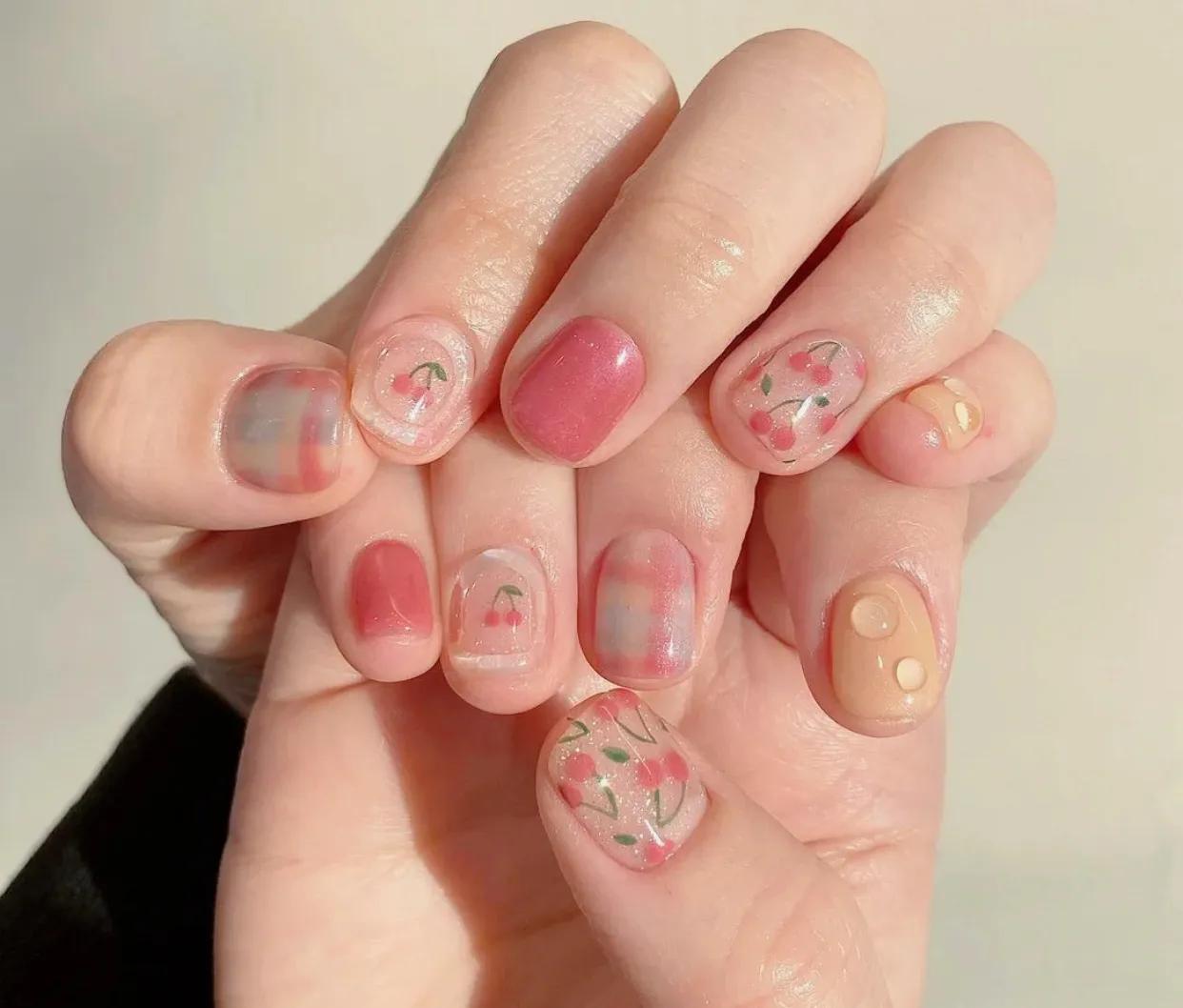 把春天画在指甲上吧,将春天画在指甲上