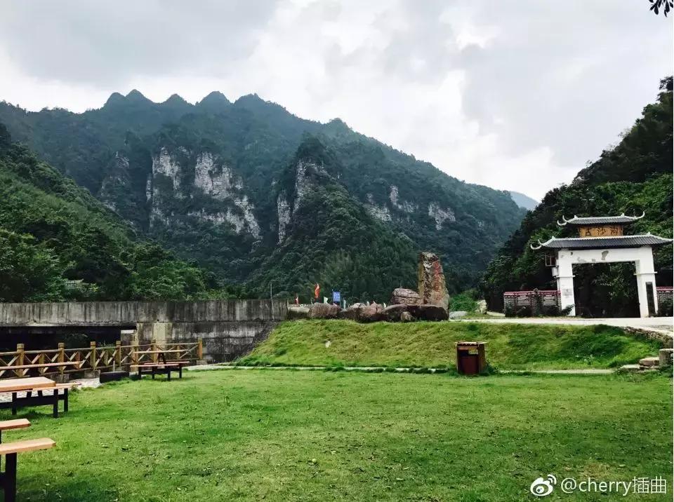 成都坐动车直达这片原始秘境！深幽峡谷、云海奇观、罕见古村…带你逃离夏天！