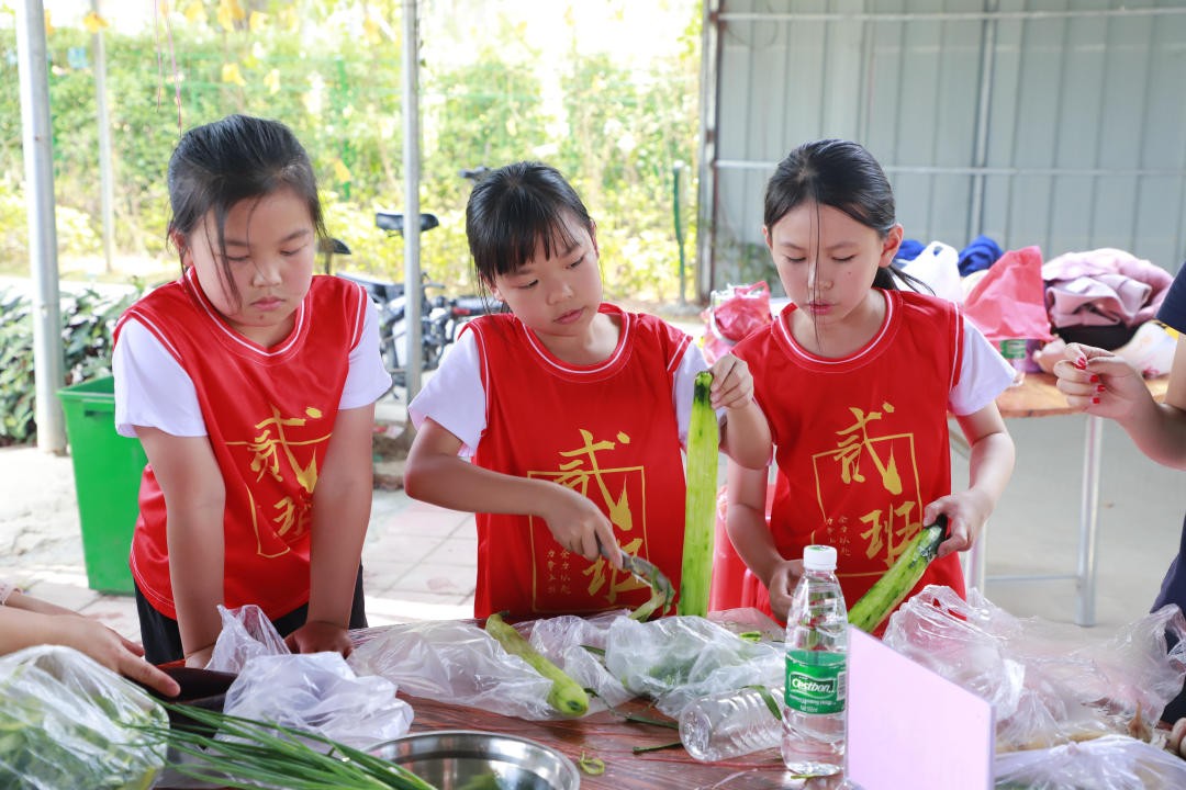 亲子足球嘉年华广州上演,小学足球嘉年华亲子运动会