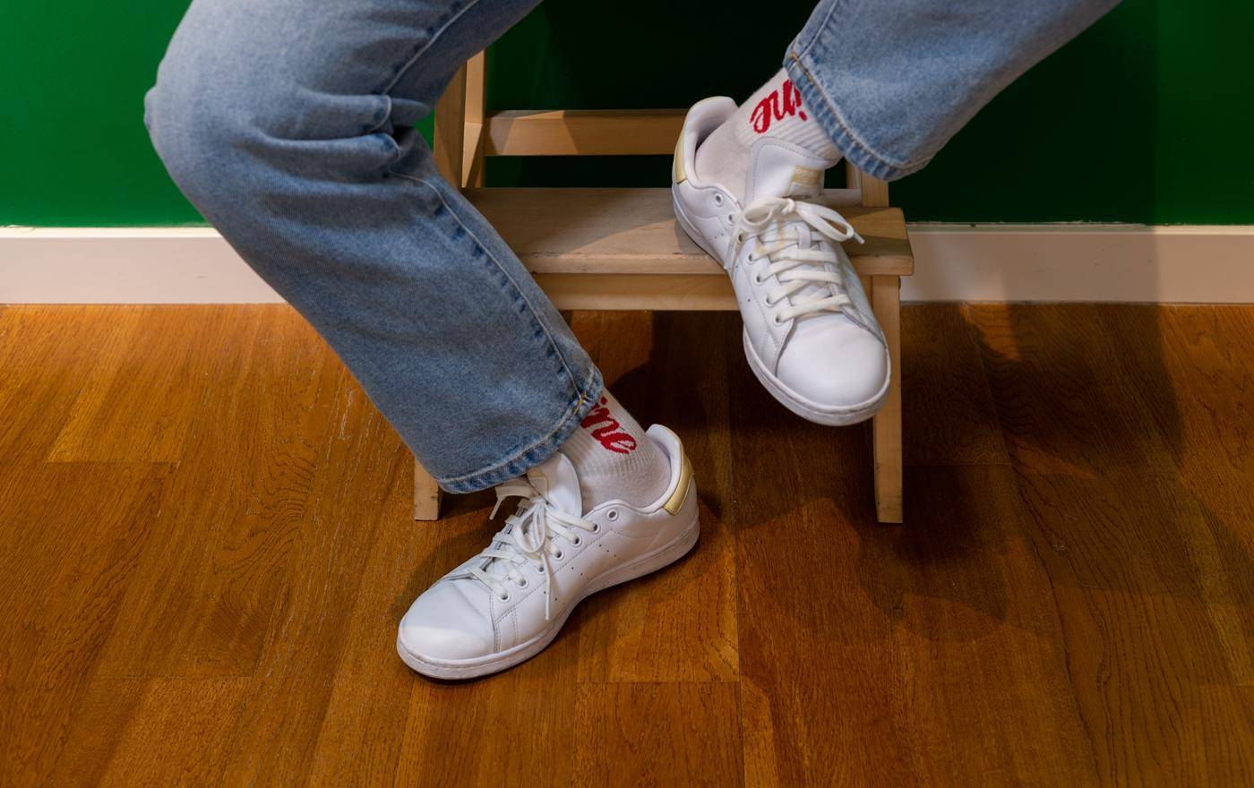 阿迪vs耐克足球鞋,阿迪和耐克小白鞋哪个好