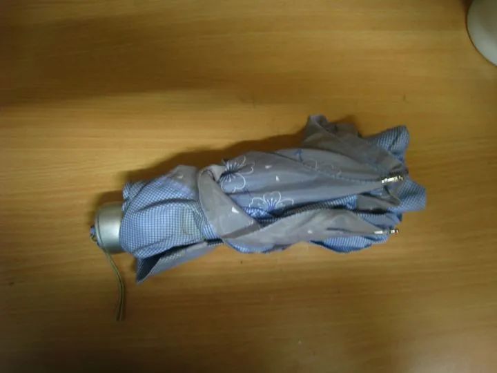 为什么雨伞能成为英国绅士的必备,英国绅士用的伞