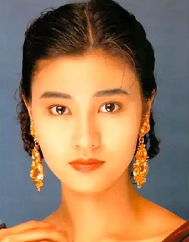 李嘉欣当年到底有多美,李嘉欣年轻时到底有多美