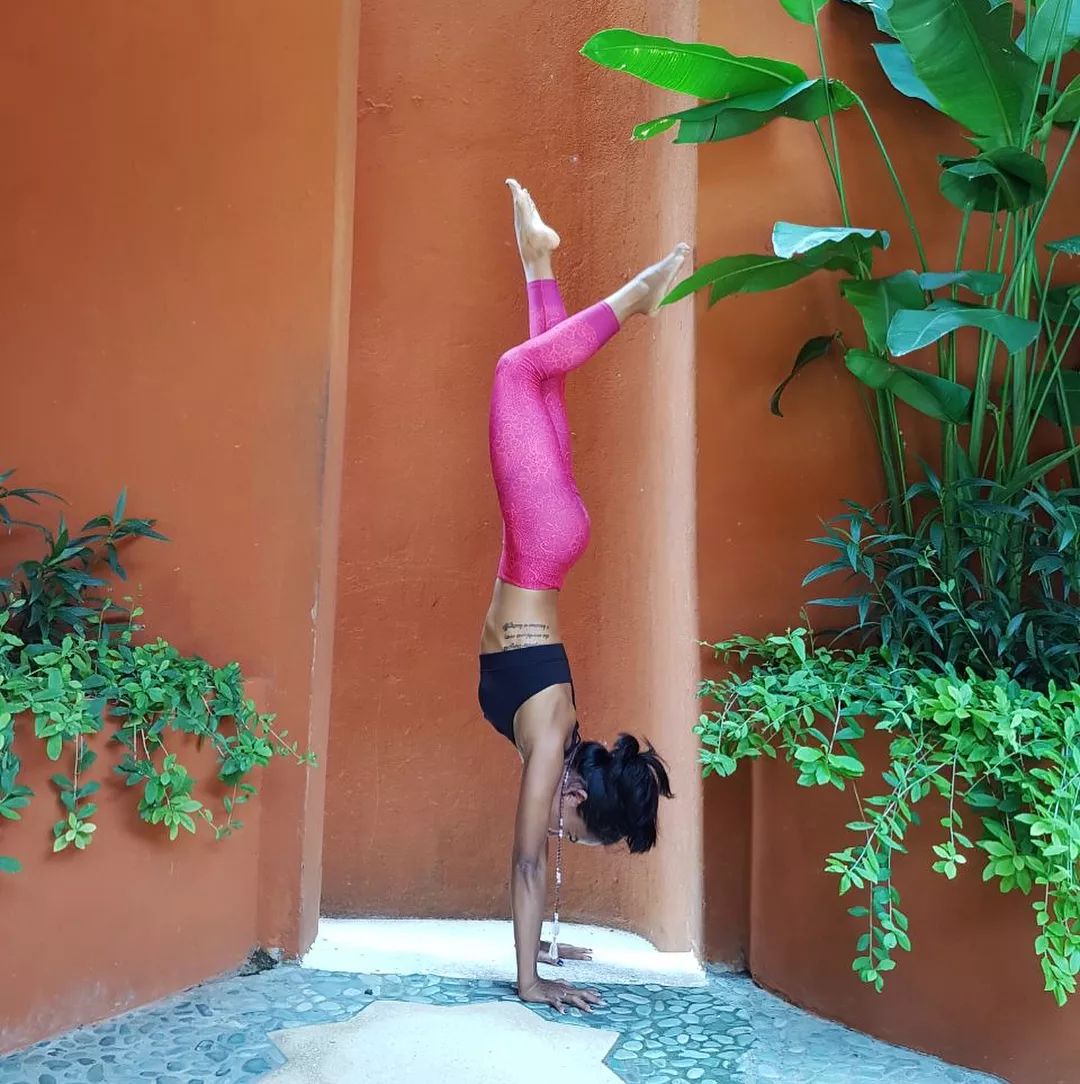 预防冬日“老寒腿”，瑜伽教你几招，双腿美丽还暖和