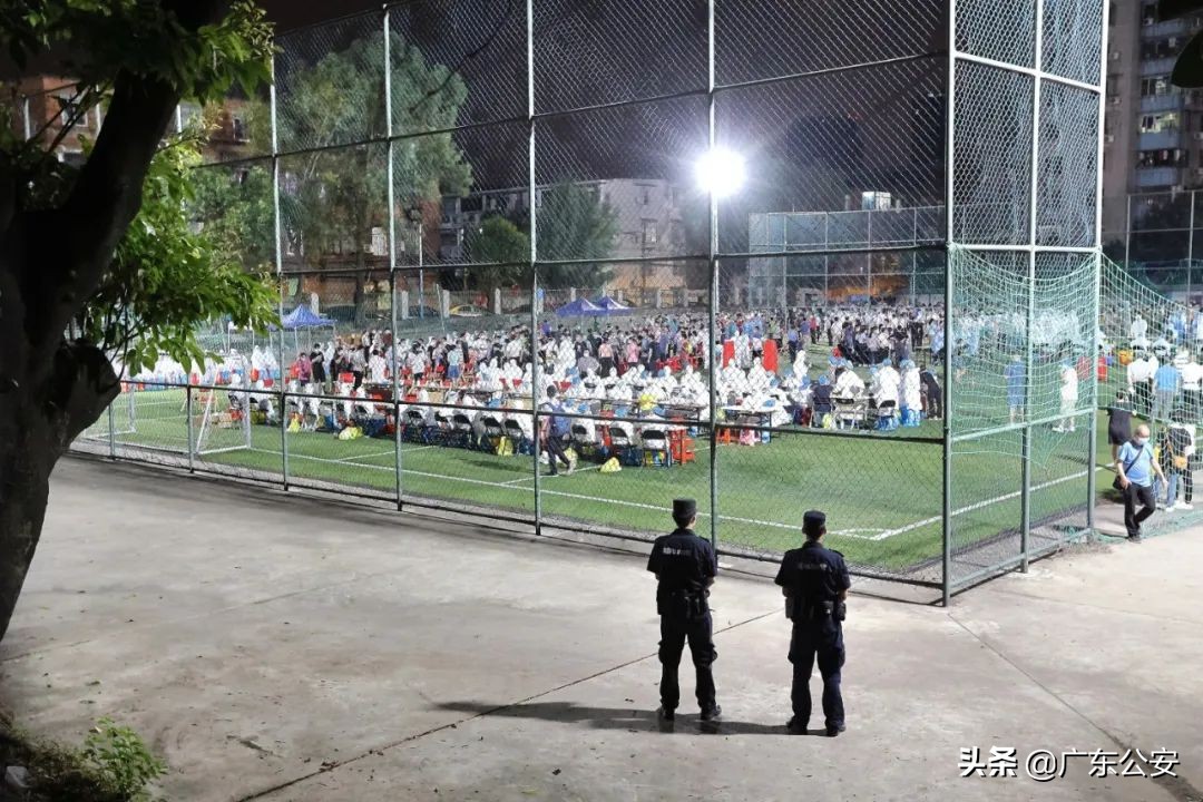 大雪纷飞坚守在抗疫一线的视频,深夜零下七度坚守抗疫一线