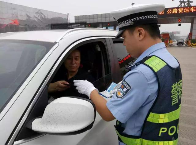 没有年检车辆上路会被扣车吗,驾驶未年检摩托车上路怎么处罚