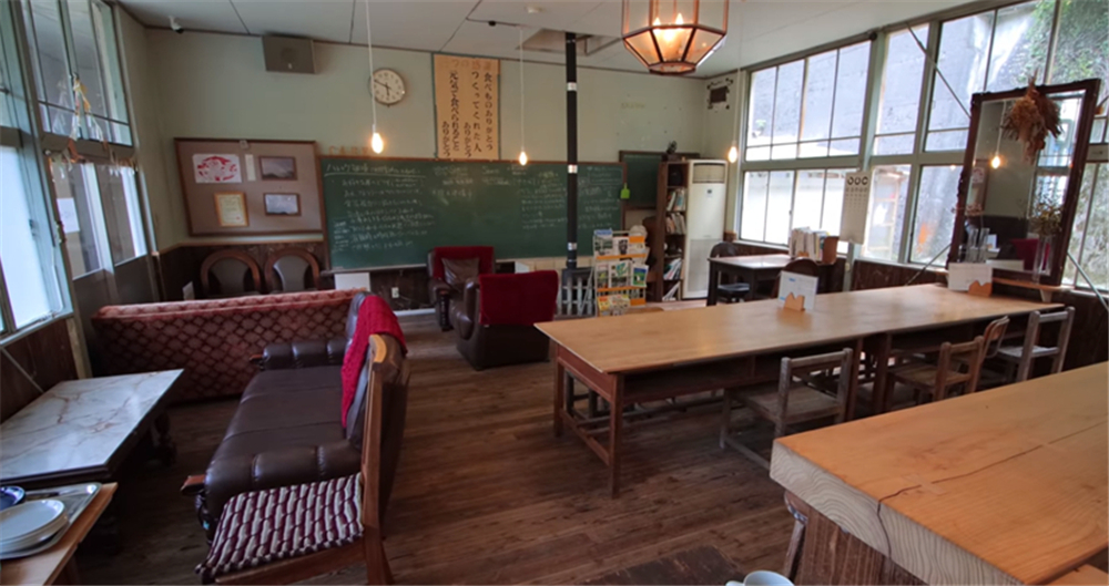 80后小伙回荒废十年的农村大学,80后小伙回荒废10年农村大学