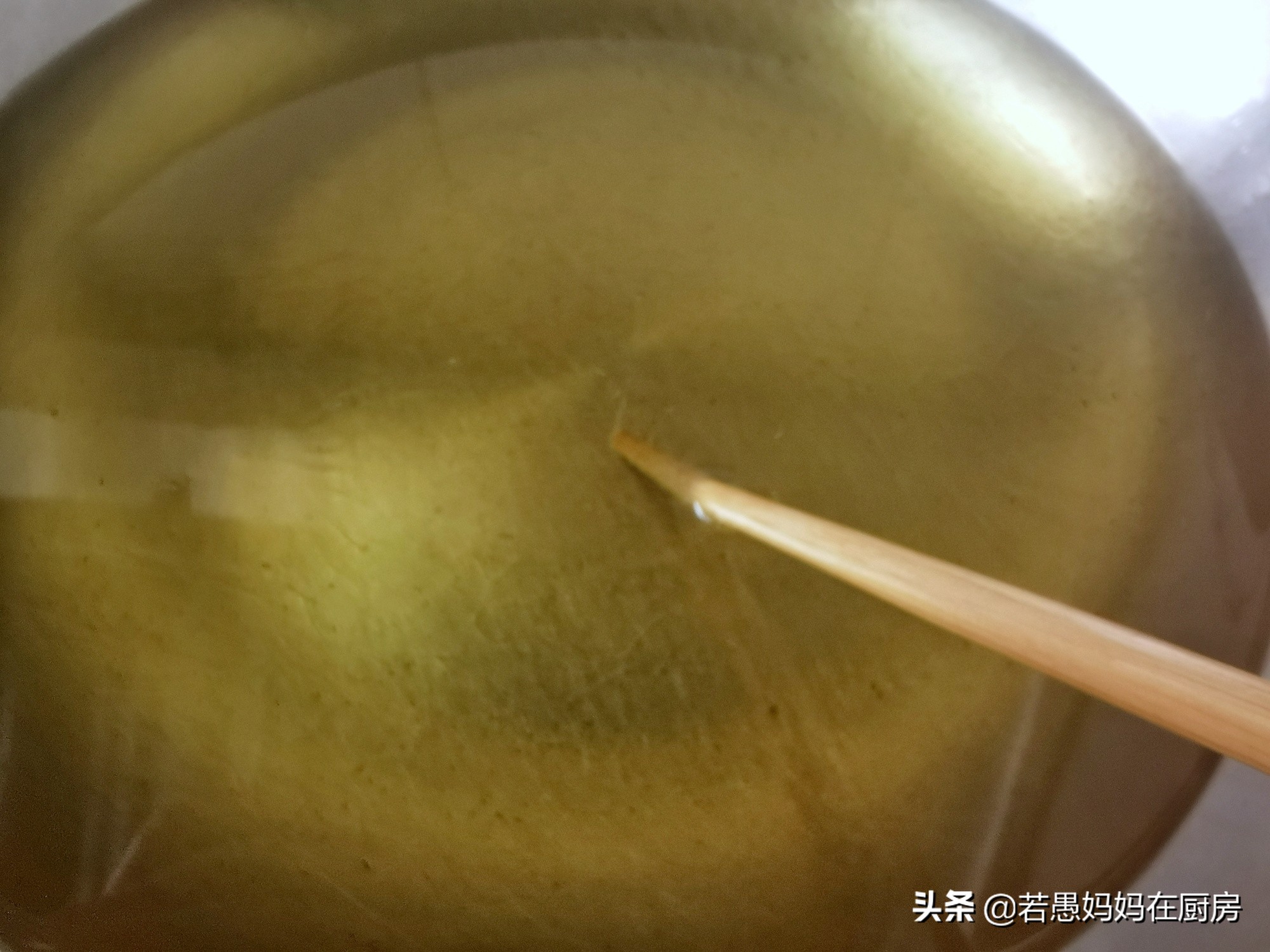 做油条泡打粉与苏打粉的区别,炸油条放苏打粉泡打粉酵母粉配方