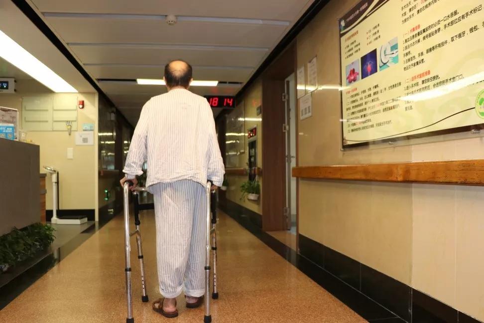 忍不住尿意是什么病怎么治疗,忍不住尿了怎么办