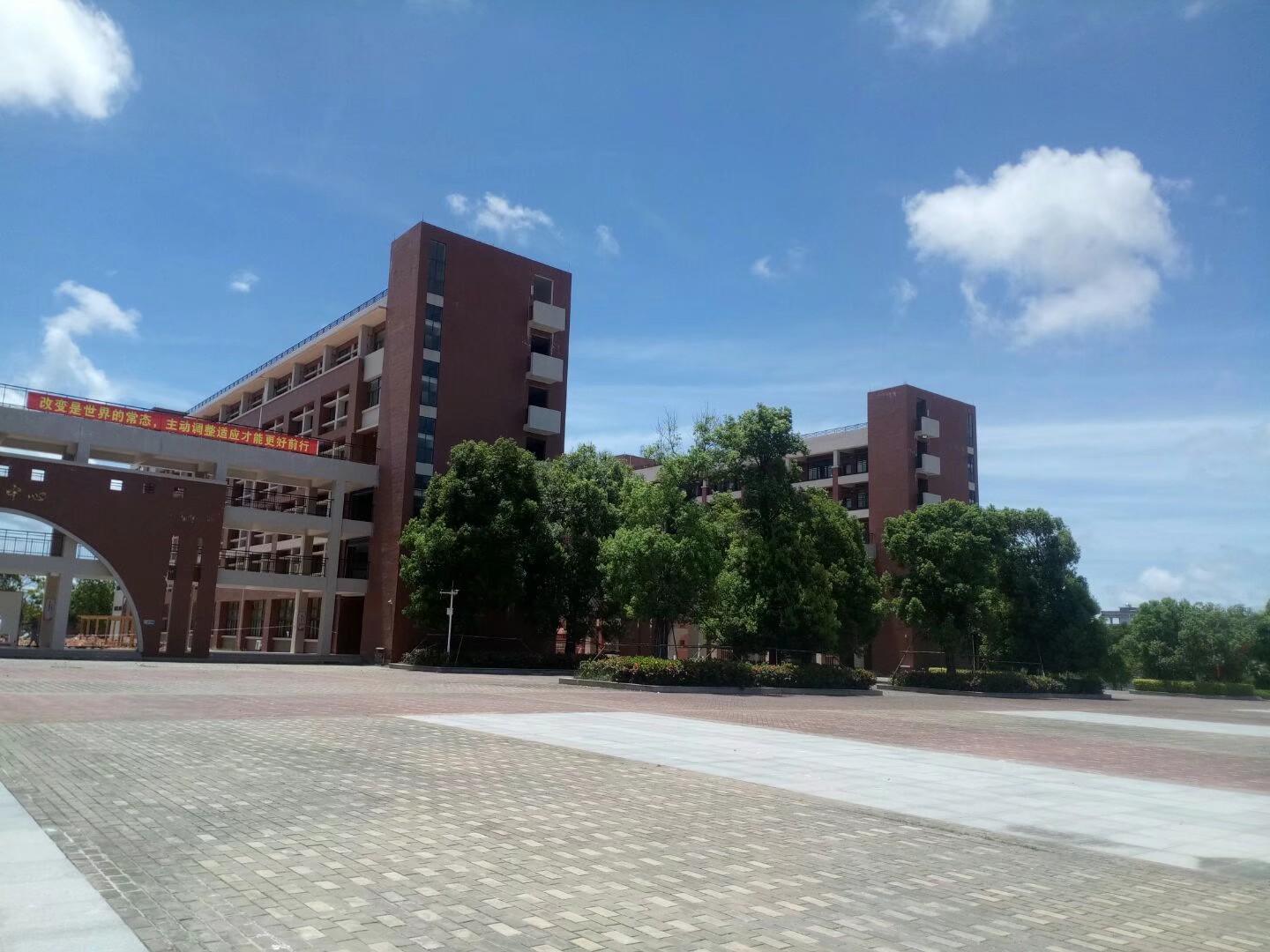 我们毕业了完整版长视频六年级,我们毕业了朗读