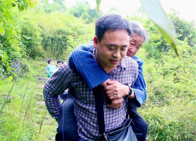 92岁老人14年花26万建墓,17年湖南90岁老人自建活人墓落地