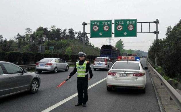 高速限速70跑了121怎么处理,开车突然提示你已超速限速120