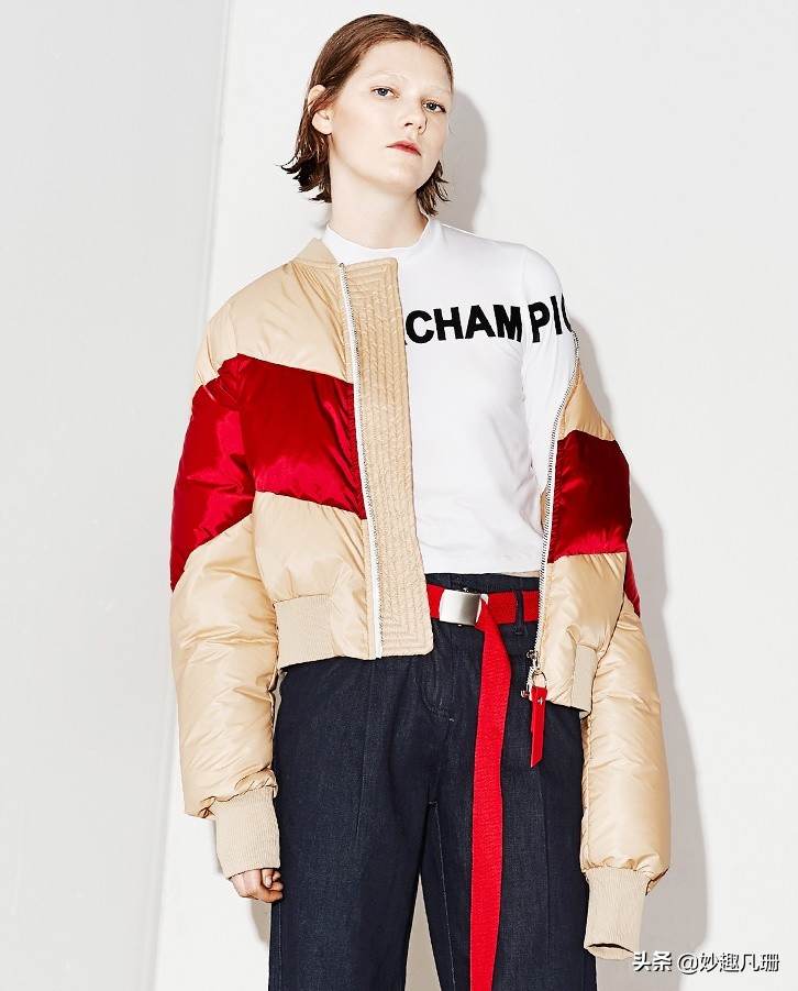 看一下各种羽绒服,好多好看的羽绒服