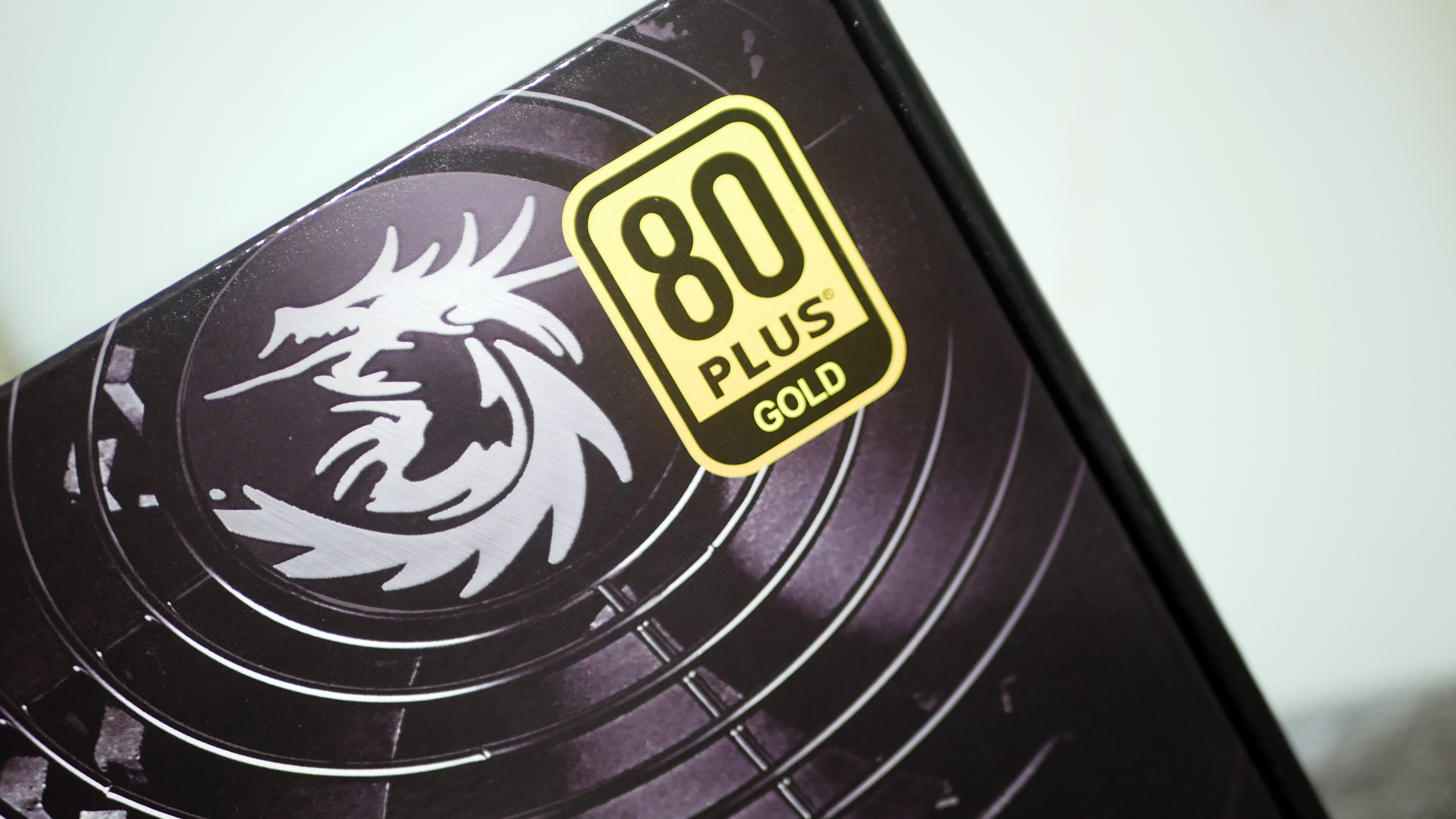 RGB机箱怎么玩？电铠DK104、650W超级巨龙S6模组电源体验