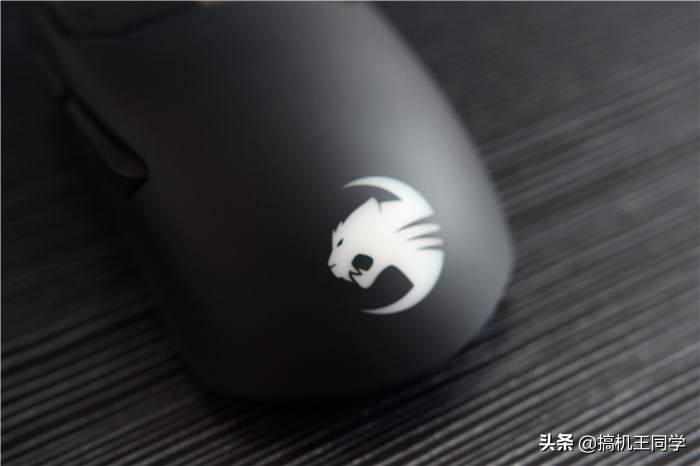 冰豹roccat魔幻鼠标轻量化,冰豹kain122鼠标评测