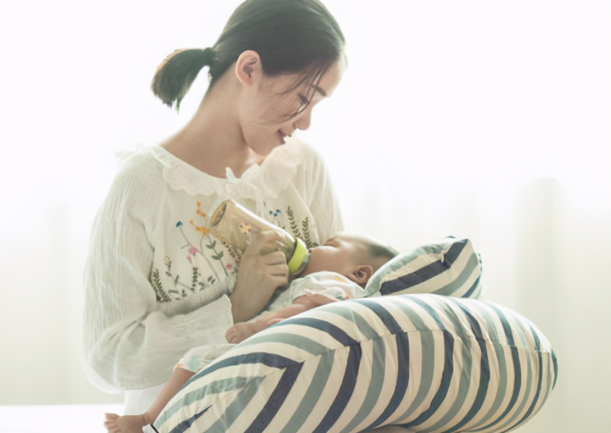 断奶妈妈应该怎么做回奶,宝宝断奶的最佳方法回奶