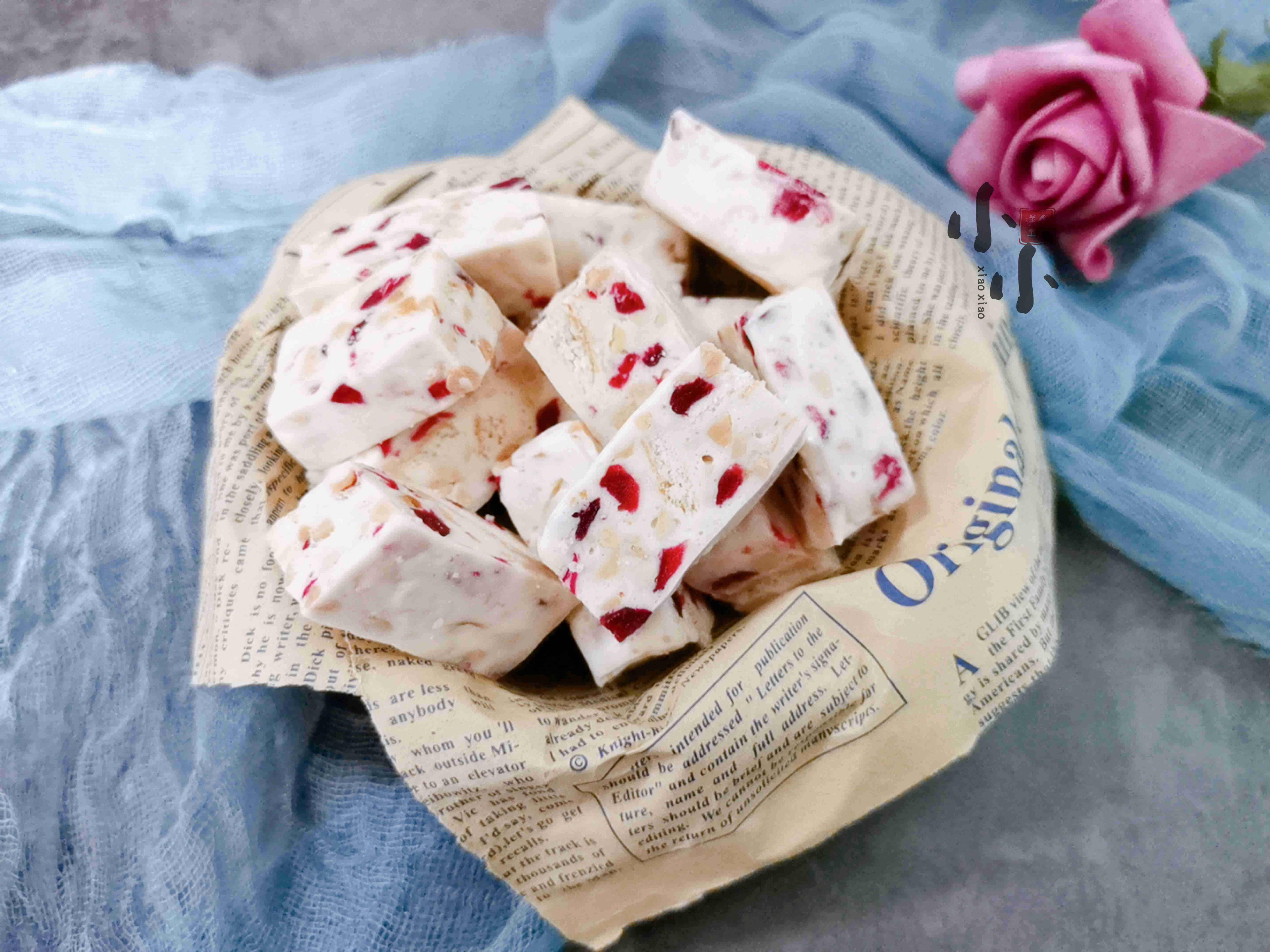 酥脆软糯的牛轧糖好吃到停不下来,绝对不粘锅的牛轧糖的做法步骤