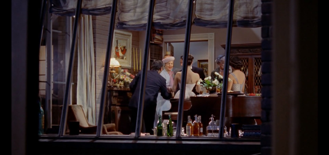 希区柯克经典电影后窗,希区柯克后窗艺术