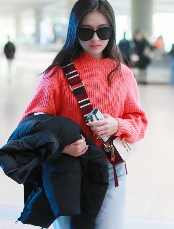 李兰迪的冬日可爱穿搭,李兰迪粉色碎花裙穿搭