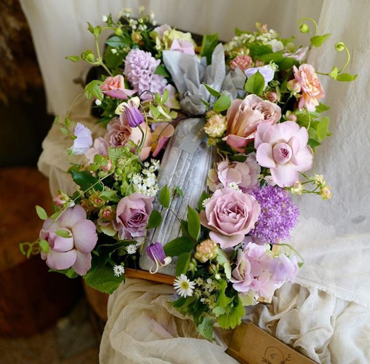 圣诞节送女生白玫瑰的花语,圣诞节送女孩子花的花语