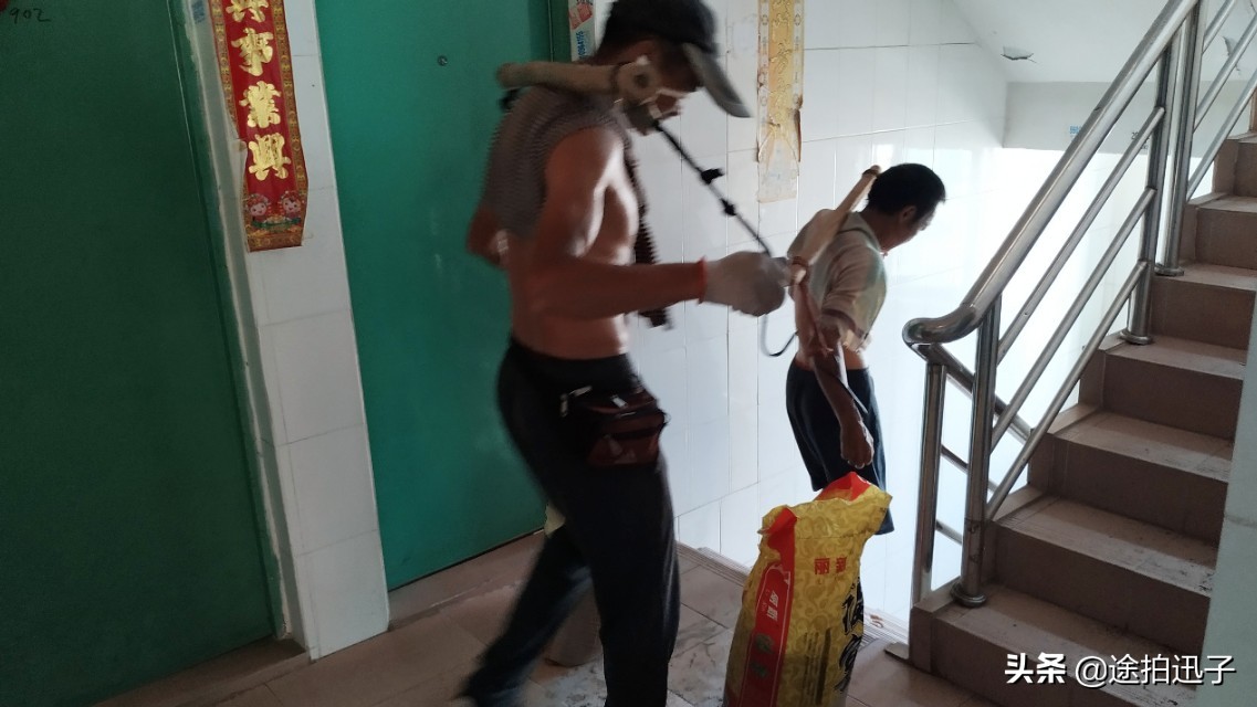 挑山工到山顶一趟多少钱,挑山工一天多少钱