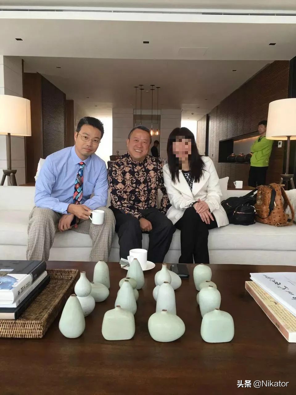 被明星们争相打卡的白色沙发有何魅力?