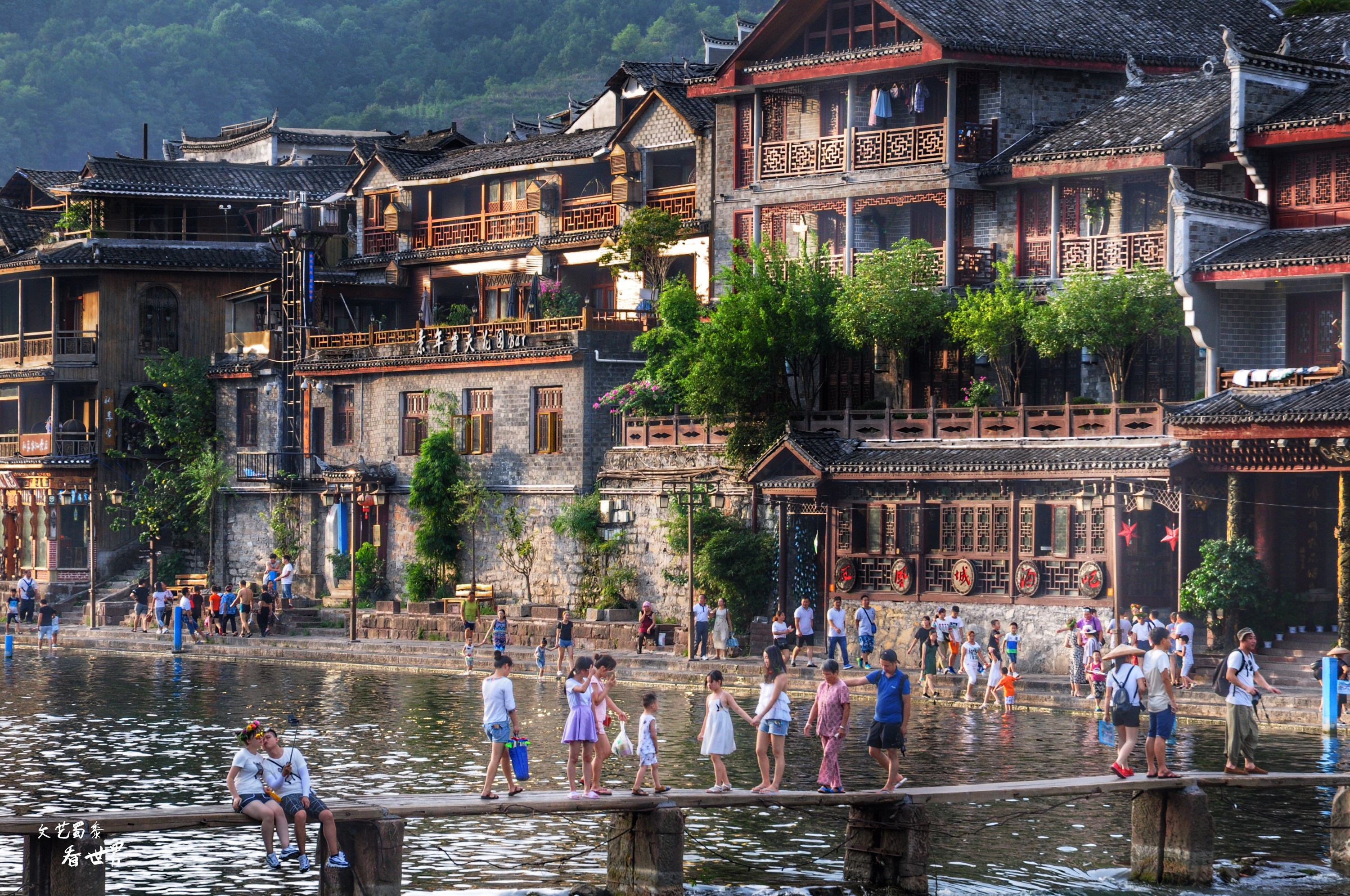 凤凰古城还值得去吗,凤凰古城值得去吗