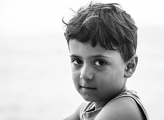 “父亲对我做过的事情永远不可以说”︱这本书揭露残酷的事实真相