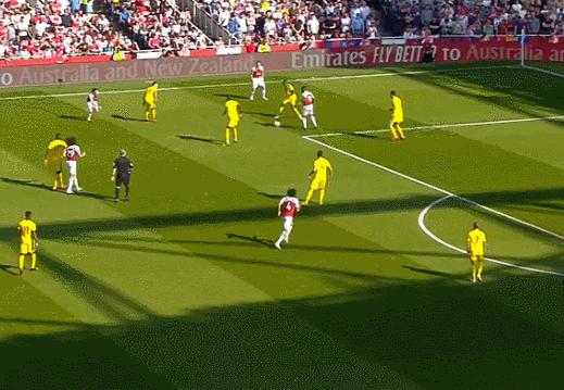 曼联球探报告:把英超边锋们防到怀疑人生,万比萨卡到底有多强?