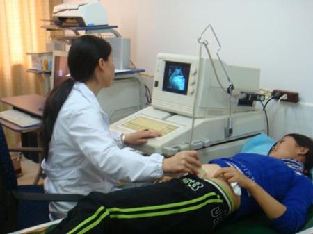 胎儿38周检查多囊肾但是羊水不少,怀孕21周羊水太少引产