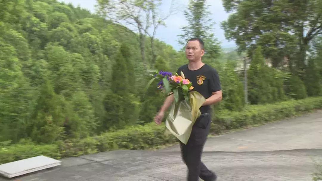 一村三代人守护无名烈士墓73年,一家三代为烈士守陵86年