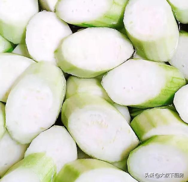 西兰花炒牛肉丝瓜炒口蘑,家常炒菜的蘑菇