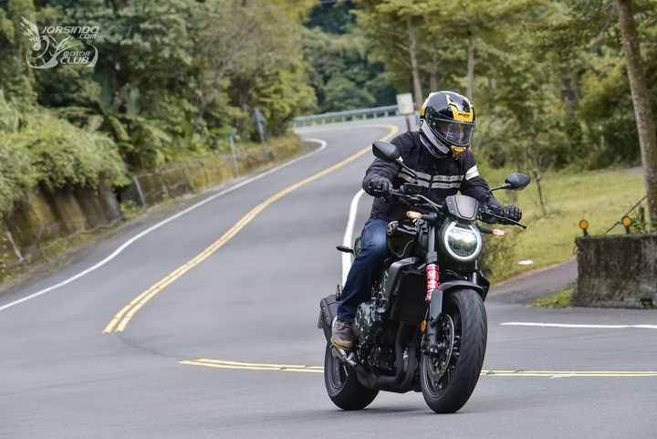 本田cbx1000摩托车试驾,试驾本田CB1000R