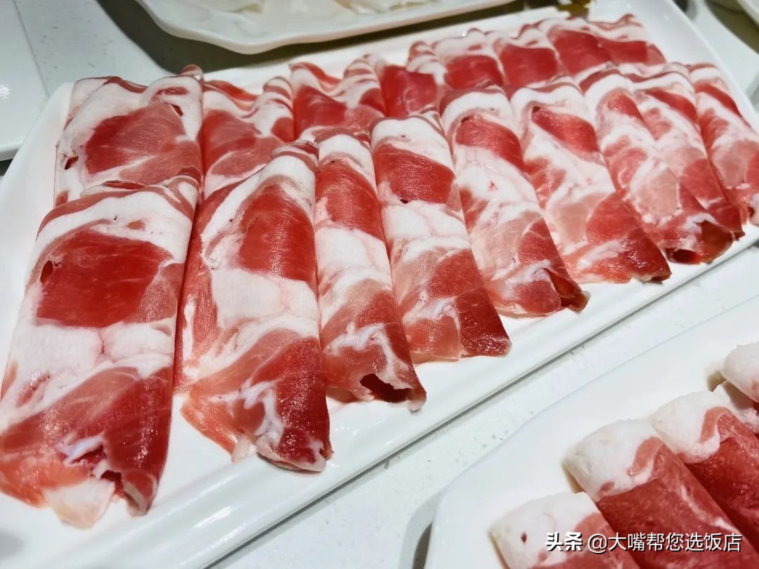 天冷了吃顿热乎的涮羊肉,热乎乎的炭锅羊肉