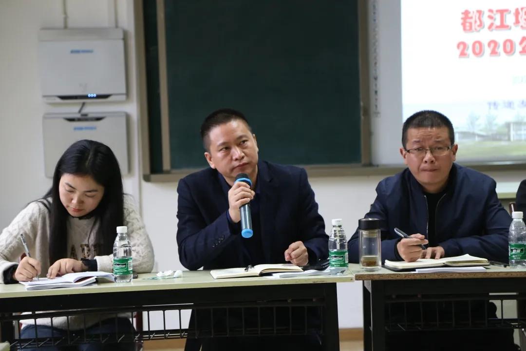 汇聚文明力量共建文明校园,团结互助共建美丽校园