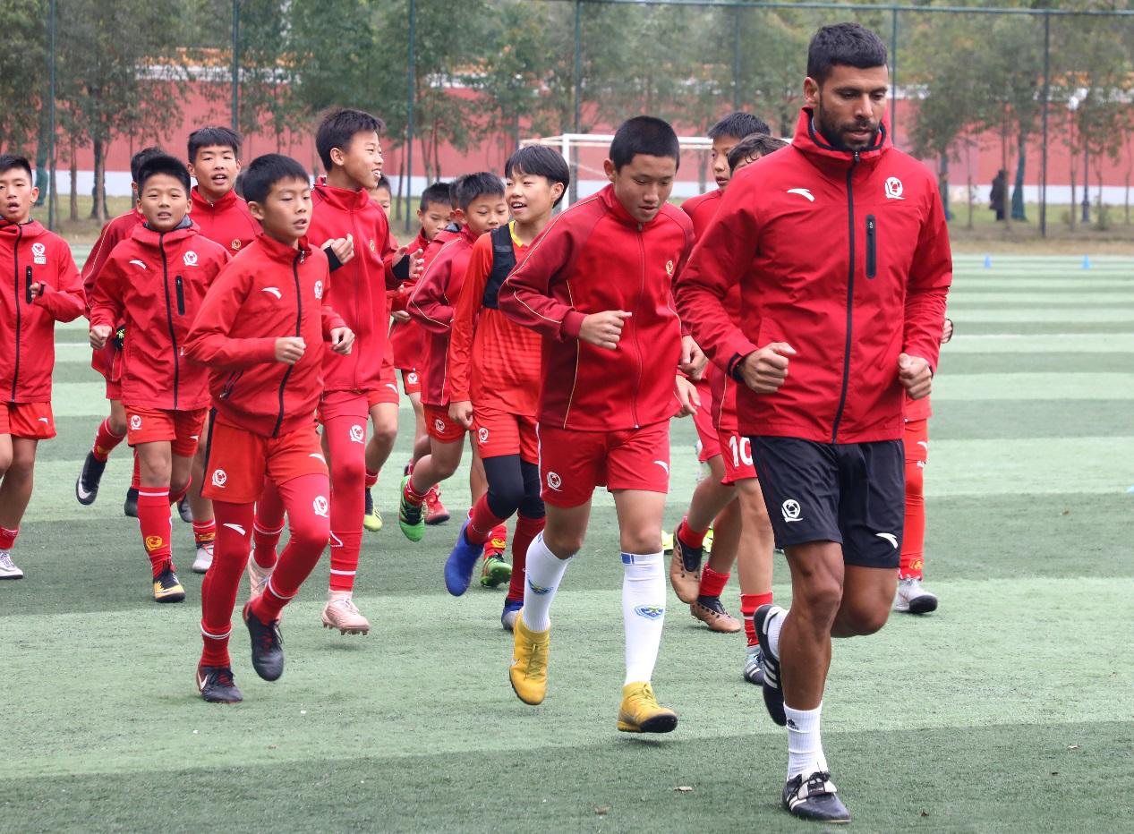 许家印创造广州恒大足球王朝,许家印中国青训赛