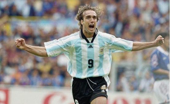 在梅西之前的球王是谁,在梅西之前的球星