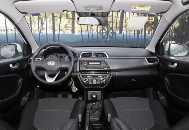 价格便宜动力足，三厢合资家轿，售价不足5万，带你看现代瑞纳