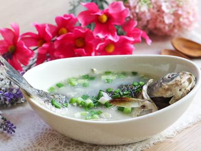 怎样炖鲫鱼汤又白又好喝,炖鲫鱼汤怎样才能汤白白的