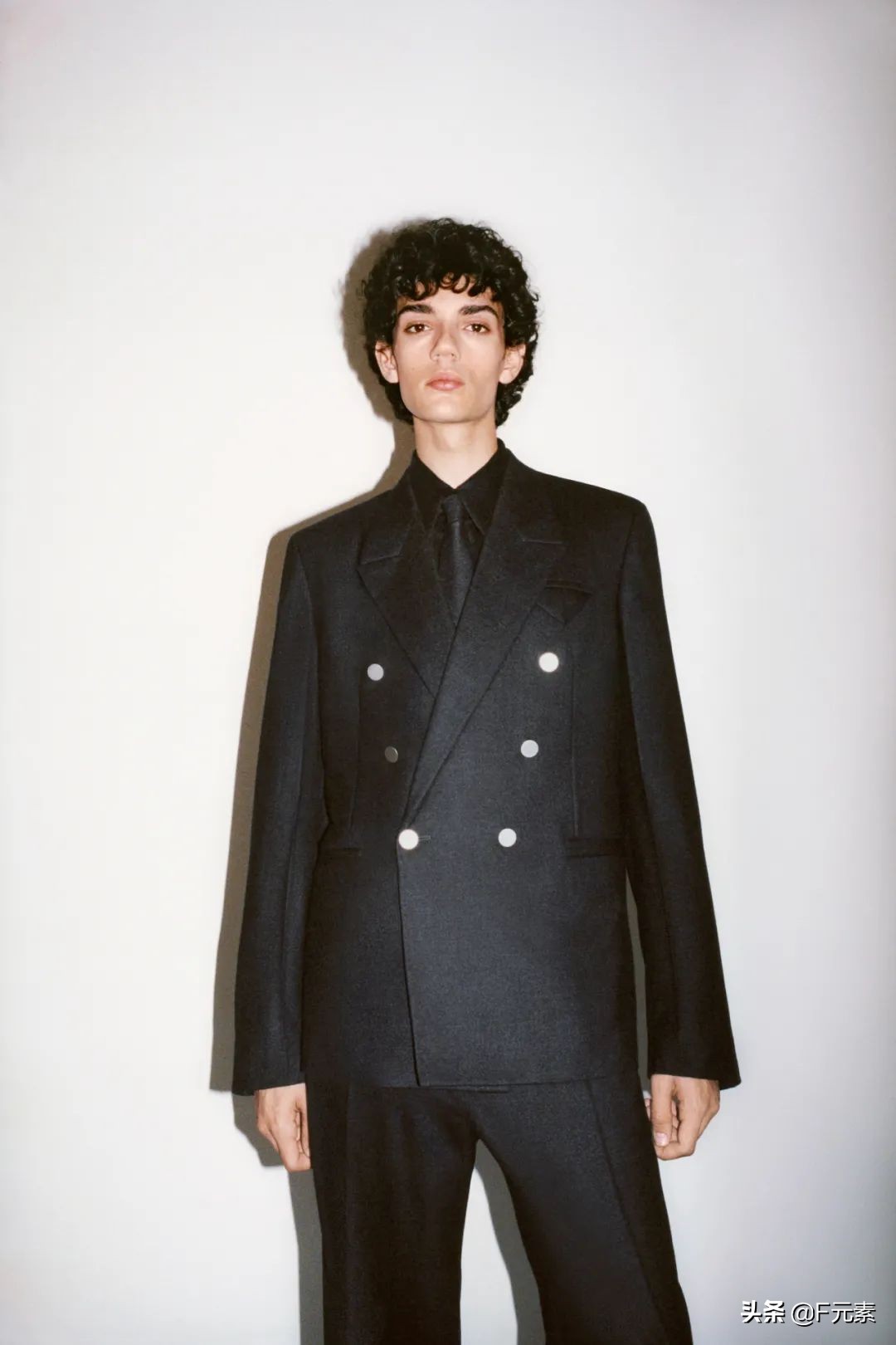 雕刻面料，BV不止有编织：BottegaVeneta2021度假系列