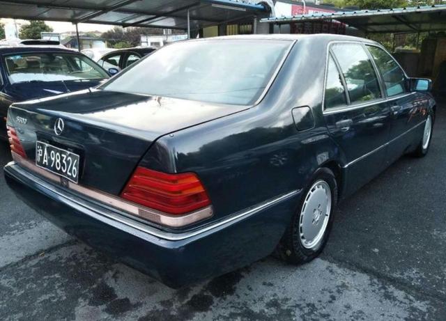 90年代奔驰s600街头,中国豪华警车奔驰s600